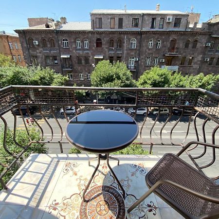Amiryan Street 1 Bedroom Deluxe Apartment With Balcony Am104 Erivan Exterior foto