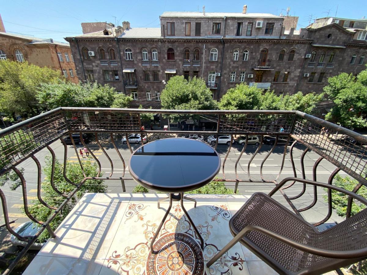 Amiryan Street 1 Bedroom Deluxe Apartment With Balcony Am104 Erivan Exterior foto