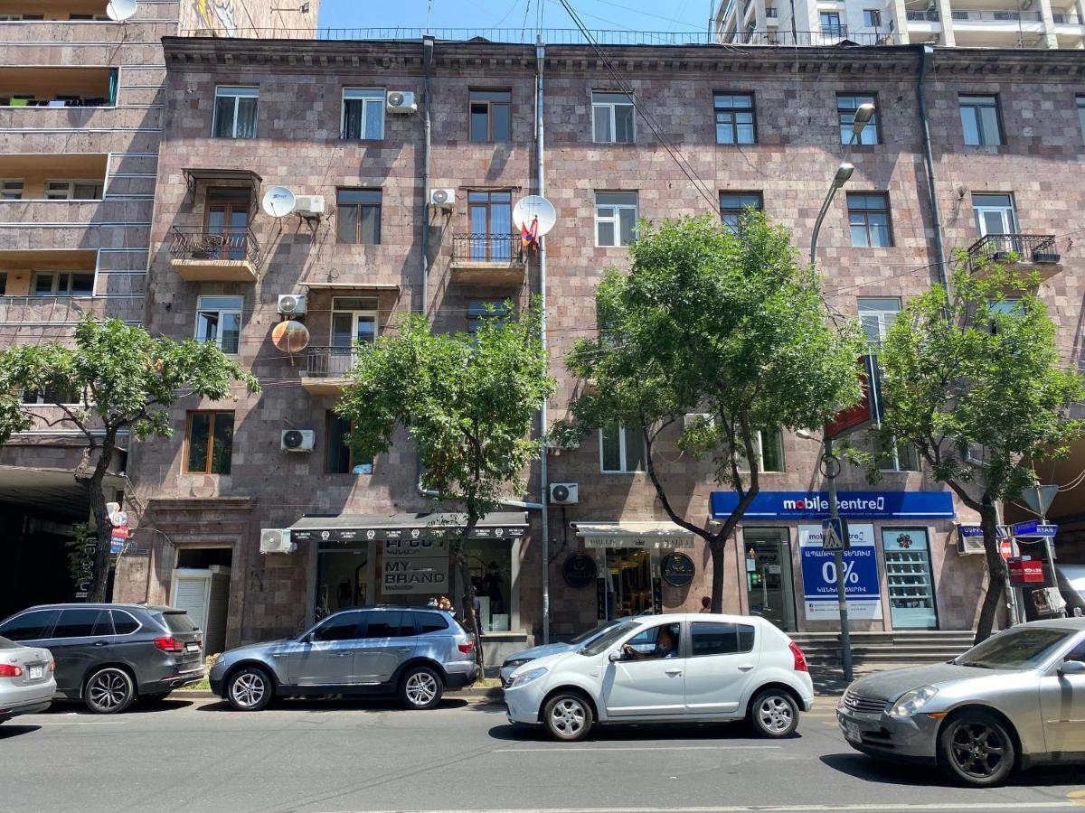 Amiryan Street 1 Bedroom Deluxe Apartment With Balcony Am104 Erivan Exterior foto