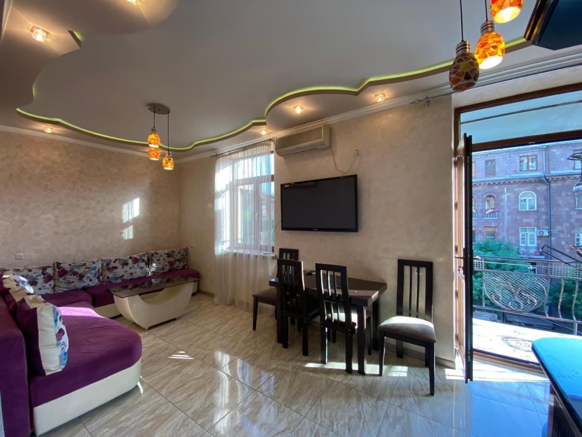 Amiryan Street 1 Bedroom Deluxe Apartment With Balcony Am104 Erivan Exterior foto