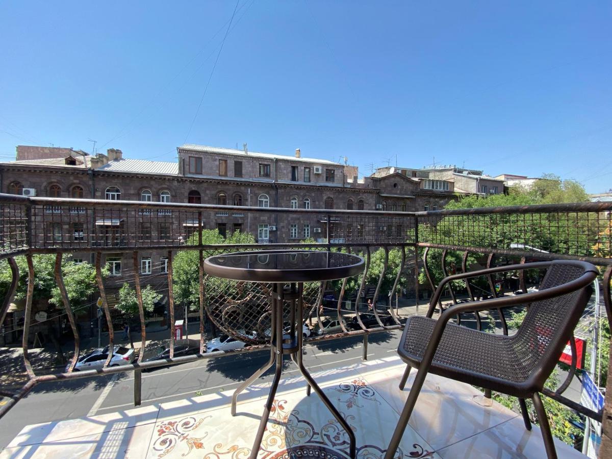 Amiryan Street 1 Bedroom Deluxe Apartment With Balcony Am104 Erivan Exterior foto
