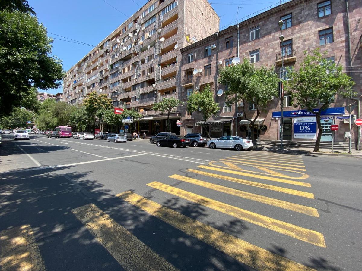 Amiryan Street 1 Bedroom Deluxe Apartment With Balcony Am104 Erivan Exterior foto