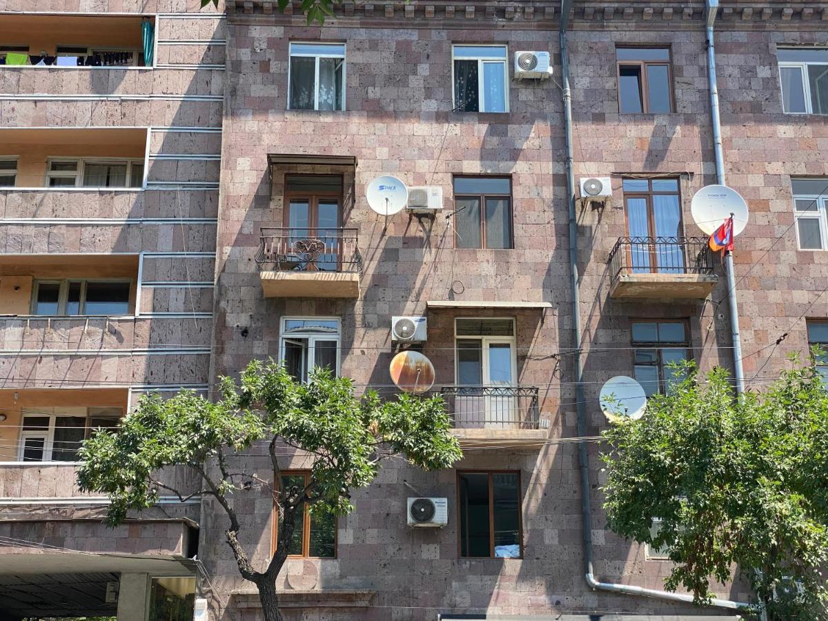 Amiryan Street 1 Bedroom Deluxe Apartment With Balcony Am104 Erivan Exterior foto