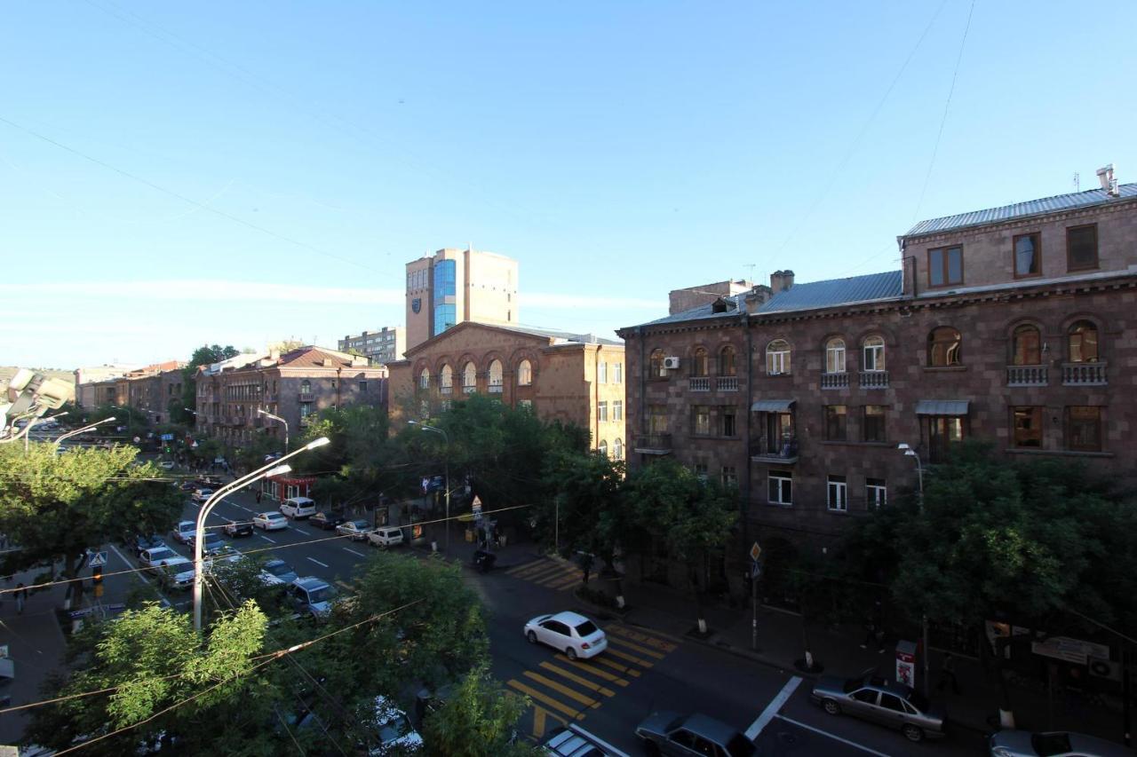 Amiryan Street 1 Bedroom Deluxe Apartment With Balcony Am104 Erivan Exterior foto